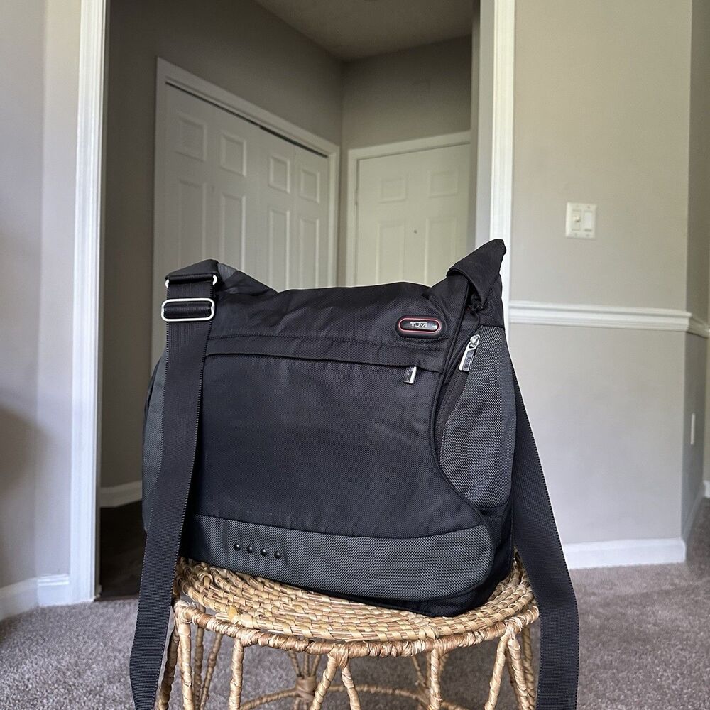 Tumi T-Tech 5112D 16” Expandable Messenger Black Water Resistant Laptop Bag